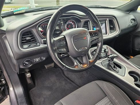 Used 2022 Dodge Challenger SXT image 13