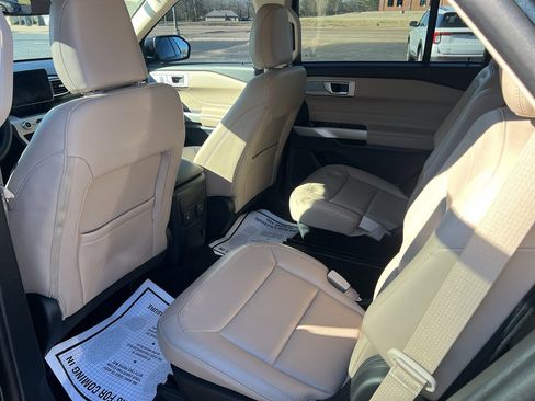 Used 2023 Ford Explorer XLT w/ Equipment Group 202A image 18