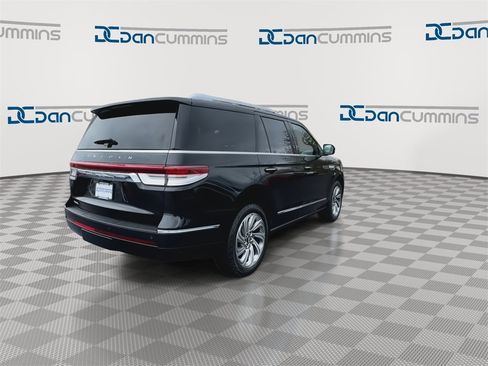 Used 2023 Lincoln Navigator Reserve image 8