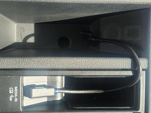 Used 2012 Volkswagen Tiguan S FWD image 28