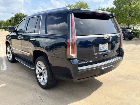 Used 2017 Cadillac Escalade Luxury RWD image 10