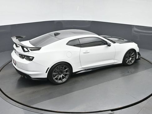 Used 2019 Chevrolet Camaro ZL1 RWD image 33