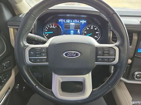 Used 2022 Ford Expedition Limited image 17