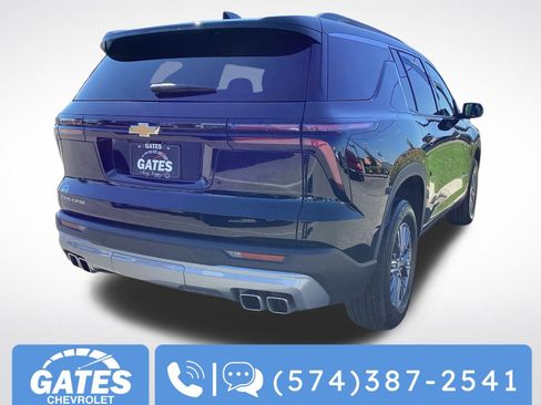 Used 2025 Chevrolet Traverse LT image 9