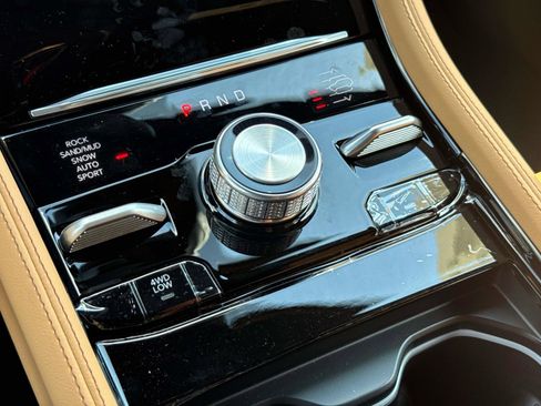New 2025 Jeep Grand Cherokee Summit image 21