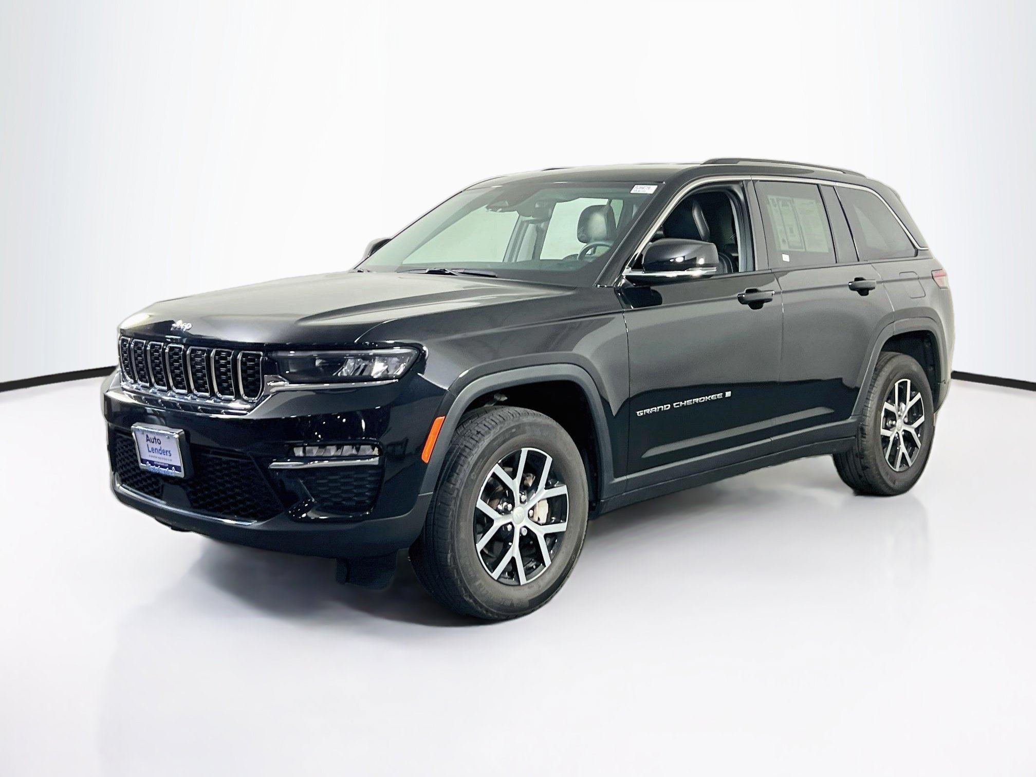 Used 2023 Jeep Grand Cherokee Limited AWD/4WD image 1