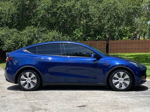 Used 2021 Tesla Model Y Long Range AWD/4WD image 10