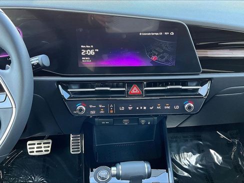 Used 2024 Kia Niro EX Touring image 6