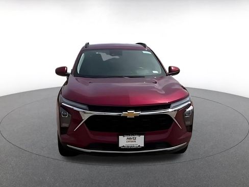 Used 2025 Chevrolet Trax LT w/ LT Convenience Package FWD image 11