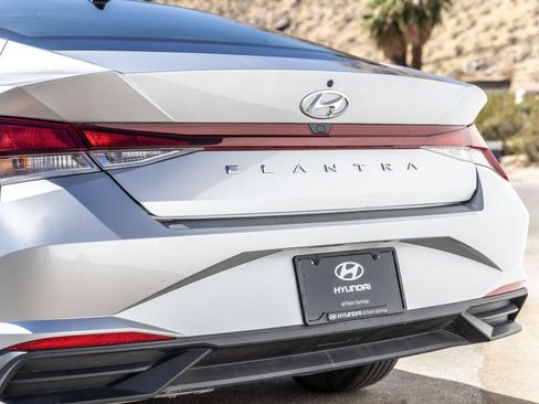 Used 2023 Hyundai Elantra SEL FWD image 8