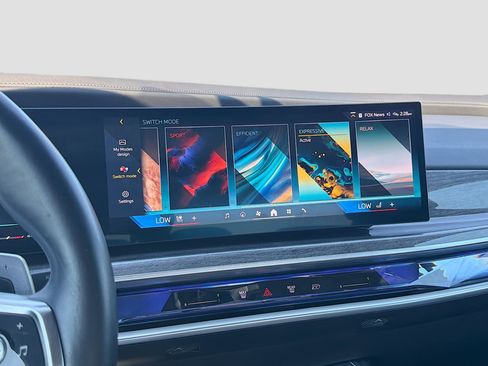 Certified 2025 BMW 740i image 31