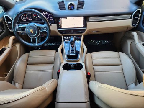 Used 2023 Porsche Cayenne Platinum Edition image 25