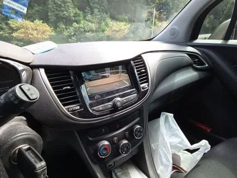 Used 2018 Chevrolet Trax LS FWD image 23