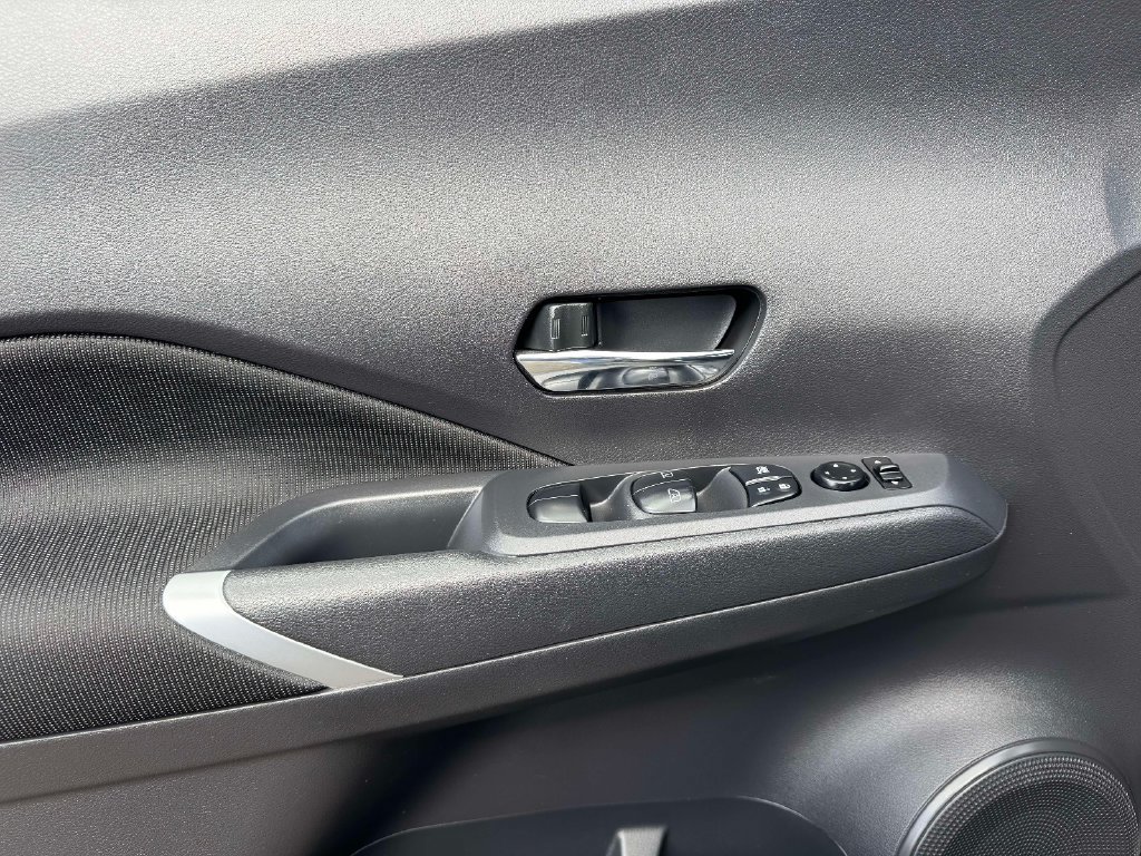 Used 2024 Nissan Kicks SV FWD image 16