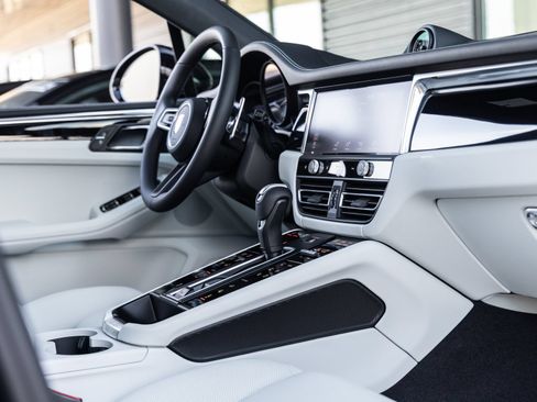 Certified 2026 Porsche Macan S AWD/4WD image 43