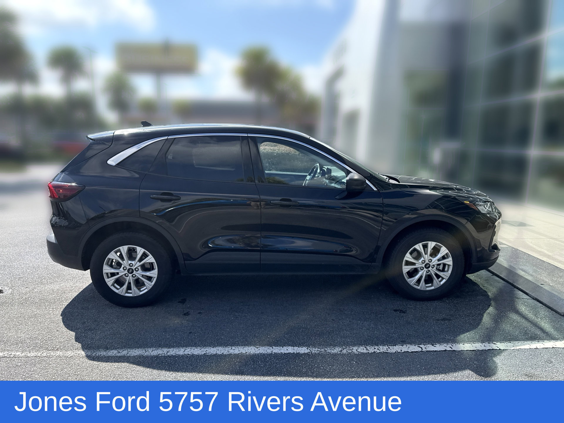 Used 2024 Ford Escape Active AWD/4WD image 3
