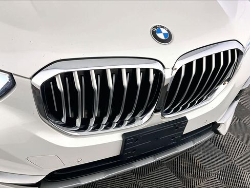 Used 2021 BMW X5 xDrive40i w/ Premium Package image 32