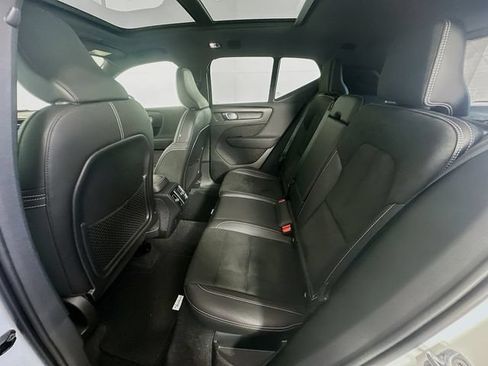 Used 2022 Volvo XC40 T5 R-Design AWD/4WD image 23