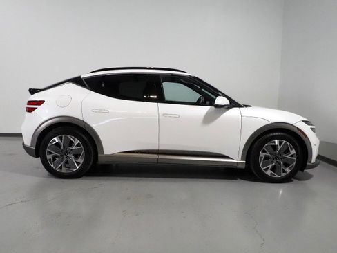 Used 2024 Genesis GV60 RWD image 5