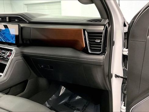 Used 2024 GMC Sierra 3500 Denali w/ Denali Reserve Package AWD/4WD image 19