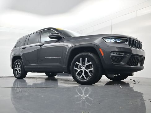 Used 2024 Jeep Grand Cherokee Limited w/ Trailer Tow Package AWD/4WD image 56