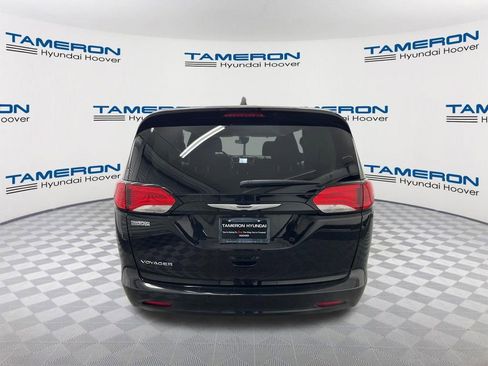 Used 2024 Chrysler Voyager LX FWD image 4