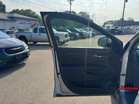 Used 2016 Cadillac SRX Luxury w/ Driver Awareness Package image 20
