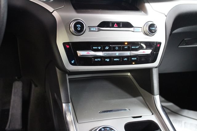 Used 2022 Ford Explorer XLT w/ Equipment Group 202A AWD/4WD image 18