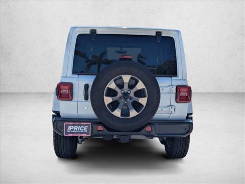 Used 2018 Jeep Wrangler Unlimited Sahara AWD/4WD image 6