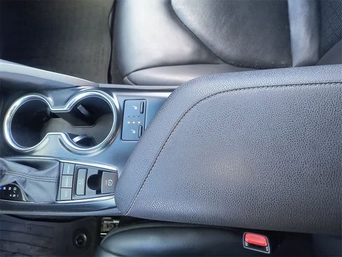 Used 2020 Toyota Camry XSE image 20