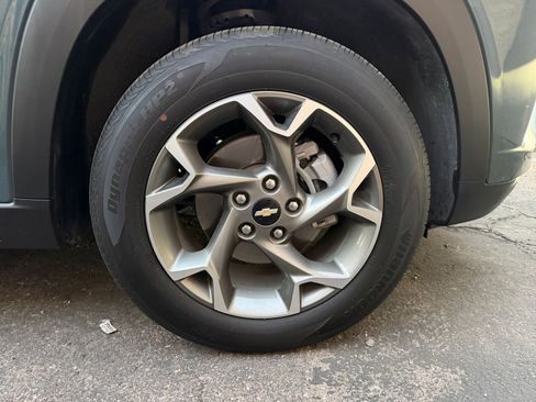 Used 2025 Chevrolet Trax LT w/ LT Convenience Package image 28