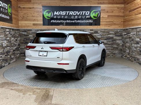Used 2023 Mitsubishi Outlander SE image 9