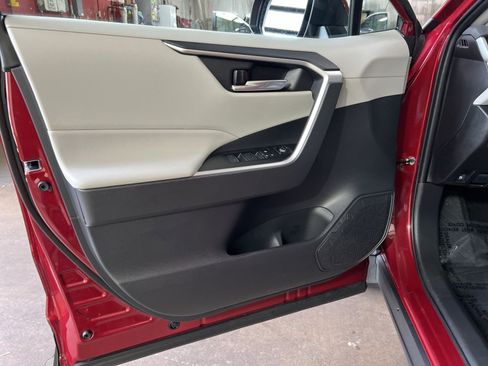 Used 2025 Toyota RAV4 XLE image 14