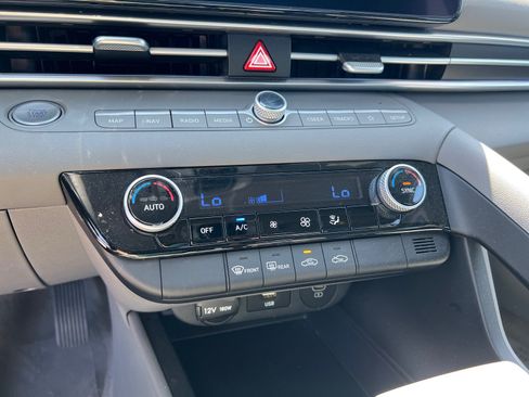 Used 2024 Hyundai Elantra SEL FWD image 26