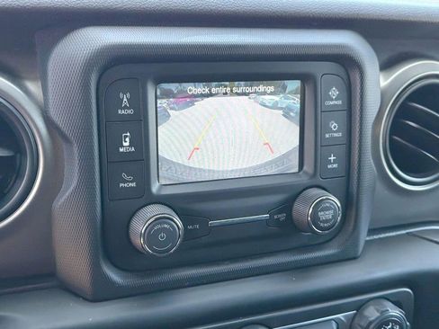 Used 2018 Jeep Wrangler Unlimited Sport S AWD/4WD image 13