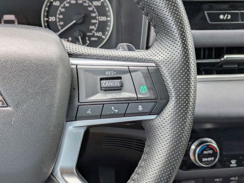 Used 2025 Mitsubishi Outlander SE FWD image 18