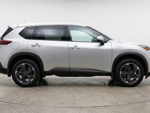 Used 2025 Nissan Rogue SV image 11