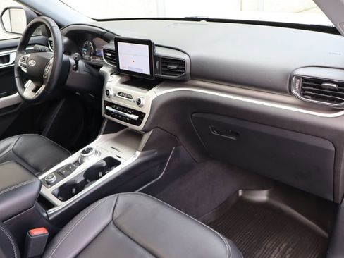 Used 2021 Ford Explorer XLT w/ Equipment Group 202A image 31