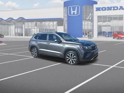 Used 2023 Volkswagen Taos SE w/ Panoramic Sunroof Package