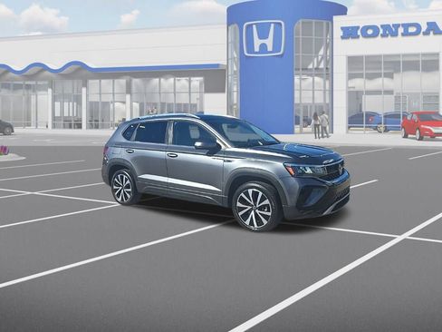 Used 2023 Volkswagen Taos SE w/ Panoramic Sunroof Package image 1