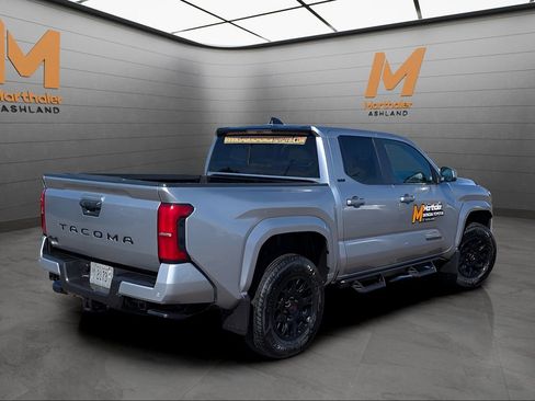 Certified 2025 Toyota Tacoma SR5 AWD/4WD image 4