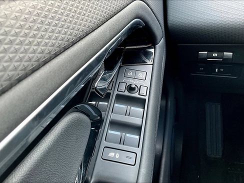 Used 2023 Land Rover Range Rover Evoque R-Dynamic S AWD/4WD image 16