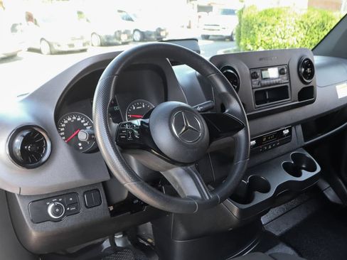 Used 2025 Mercedes-Benz Sprinter 2500 image 24