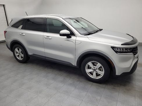 Used 2022 Kia Sorento LX FWD image 11