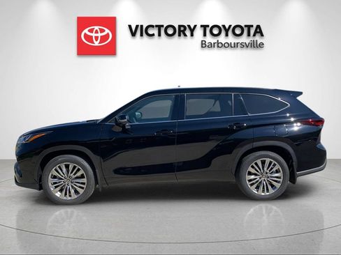 Used 2026 Toyota Highlander Platinum AWD/4WD image 2