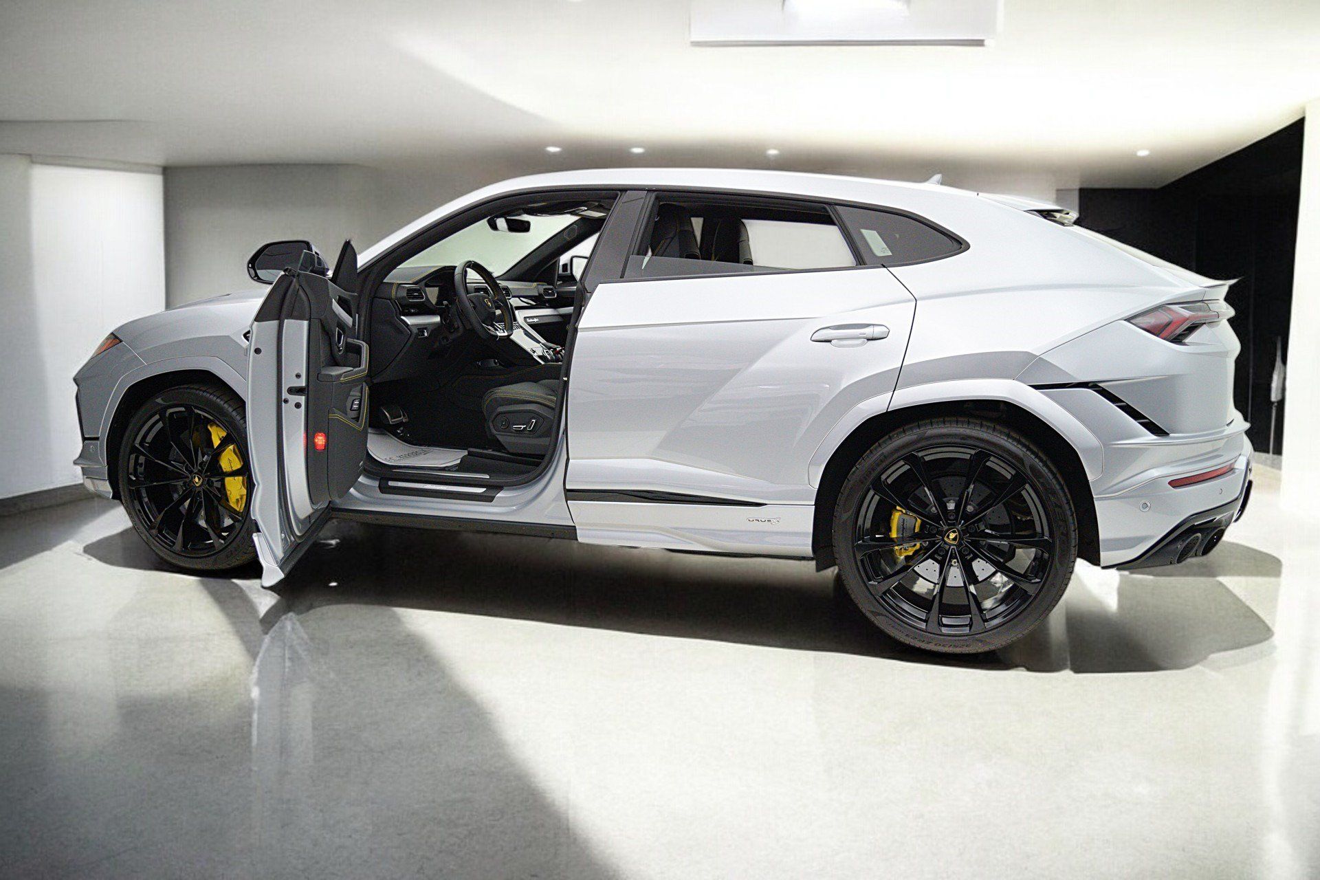 Used 2023 Lamborghini Urus S AWD/4WD image 6