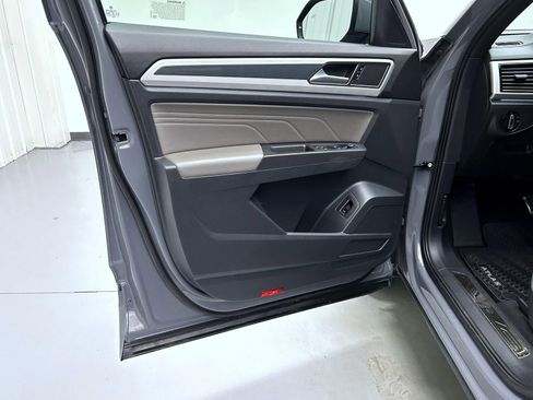 Used 2022 Volkswagen Atlas Cross Sport SEL R-Line AWD/4WD image 9
