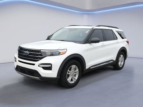 Used 2021 Ford Explorer XLT w/ Equipment Group 202A RWD image 2