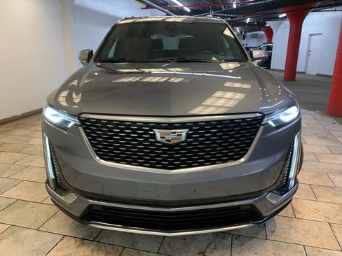 Used 2022 Cadillac XT6 Premium Luxury image 3