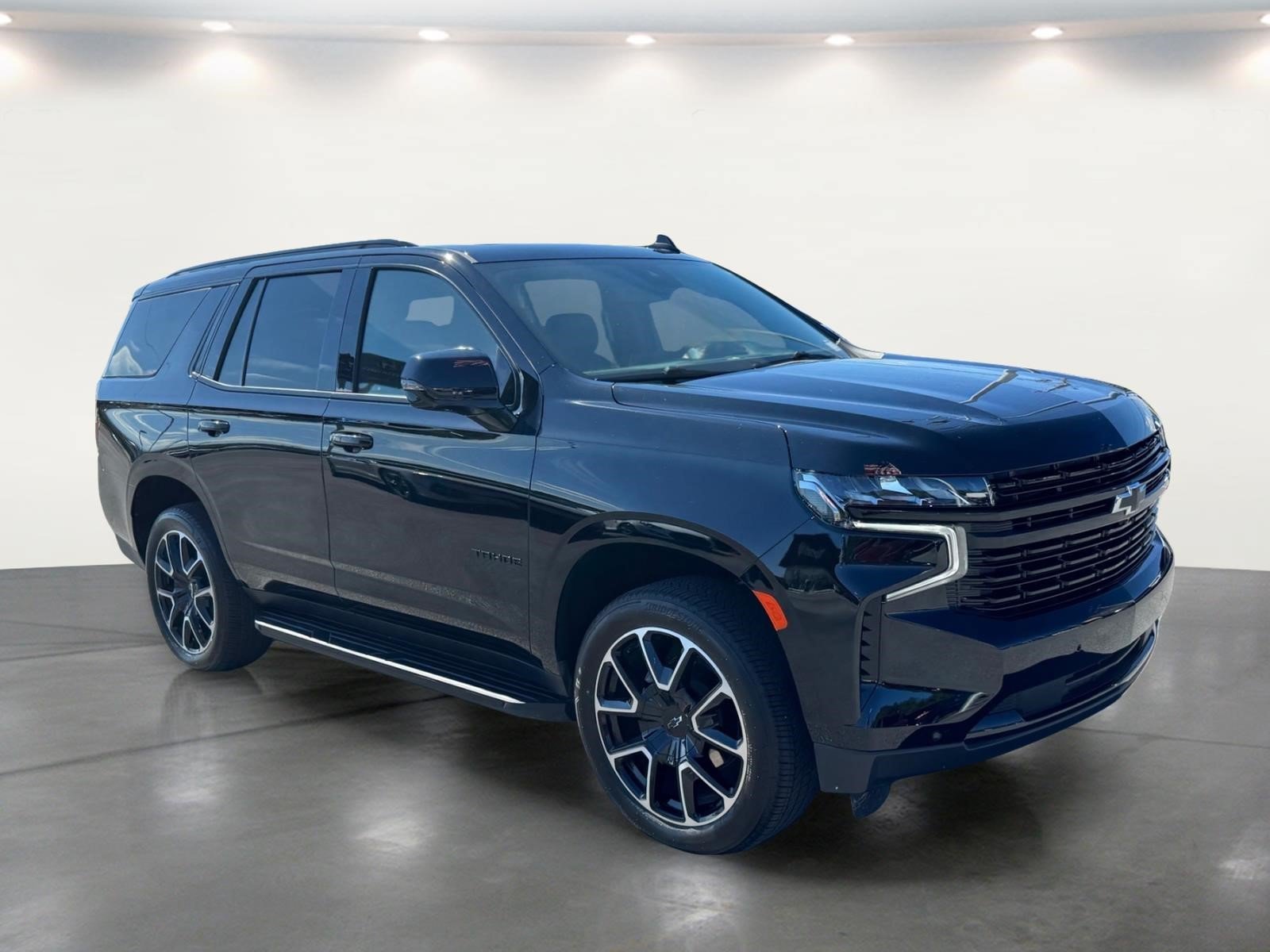 Used 2024 Chevrolet Tahoe RST w/ Luxury Package AWD/4WD image 2